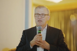 欧冠不重要?拜仁CEO:欧冠只是锦上添花 德甲冠军才是最重要的