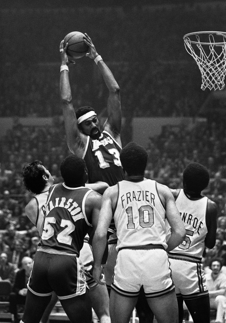 开云体育官网-圣诞夜60分不是传说！詹姆斯500+前无古人 库里一遇圣诞就隐身？