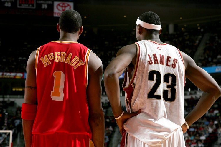 开云体育官网-圣诞夜60分不是传说！詹姆斯500+前无古人 库里一遇圣诞就隐身？