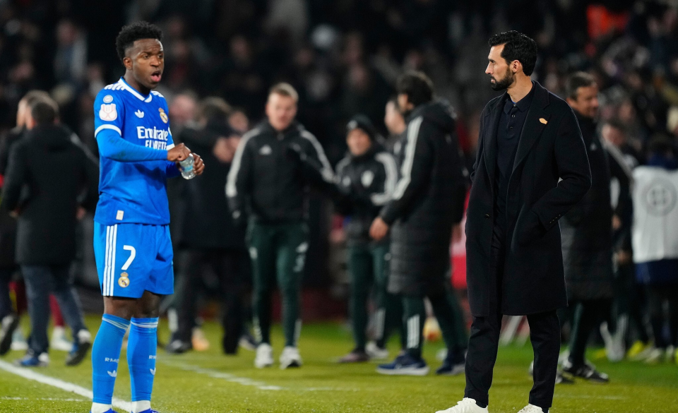 老佛爷脸疼？解雇阿隆索2天后，皇马创5年新耻！42岁新帅茫然插兜