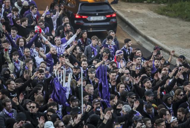 例行检查还是人格羞辱？本菲卡主场安保奇葩搜身