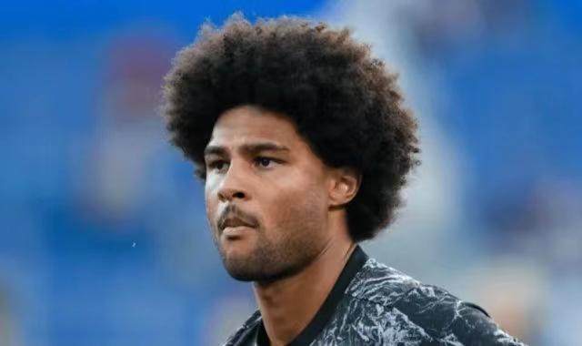 1657900967544045287.jpg 【早报】莱万去哪的肥皂剧终于结束了!