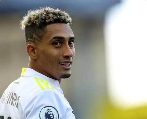 1657901079341053467.jpg 【早报】莱万去哪的肥皂剧终于结束了!