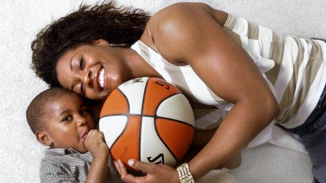 开云体育官网-艾维三代人情牵底特律：联手坎宁安成活塞希望